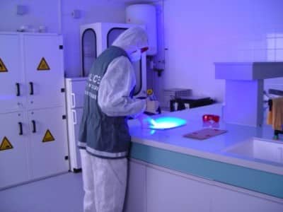 police scientifique laboratoire